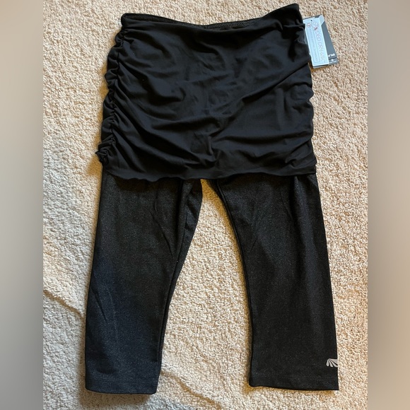 NWT Marika Heather Black Skirted Capri Leggings Ladies M ~ Rare! - Picture 2 of 6